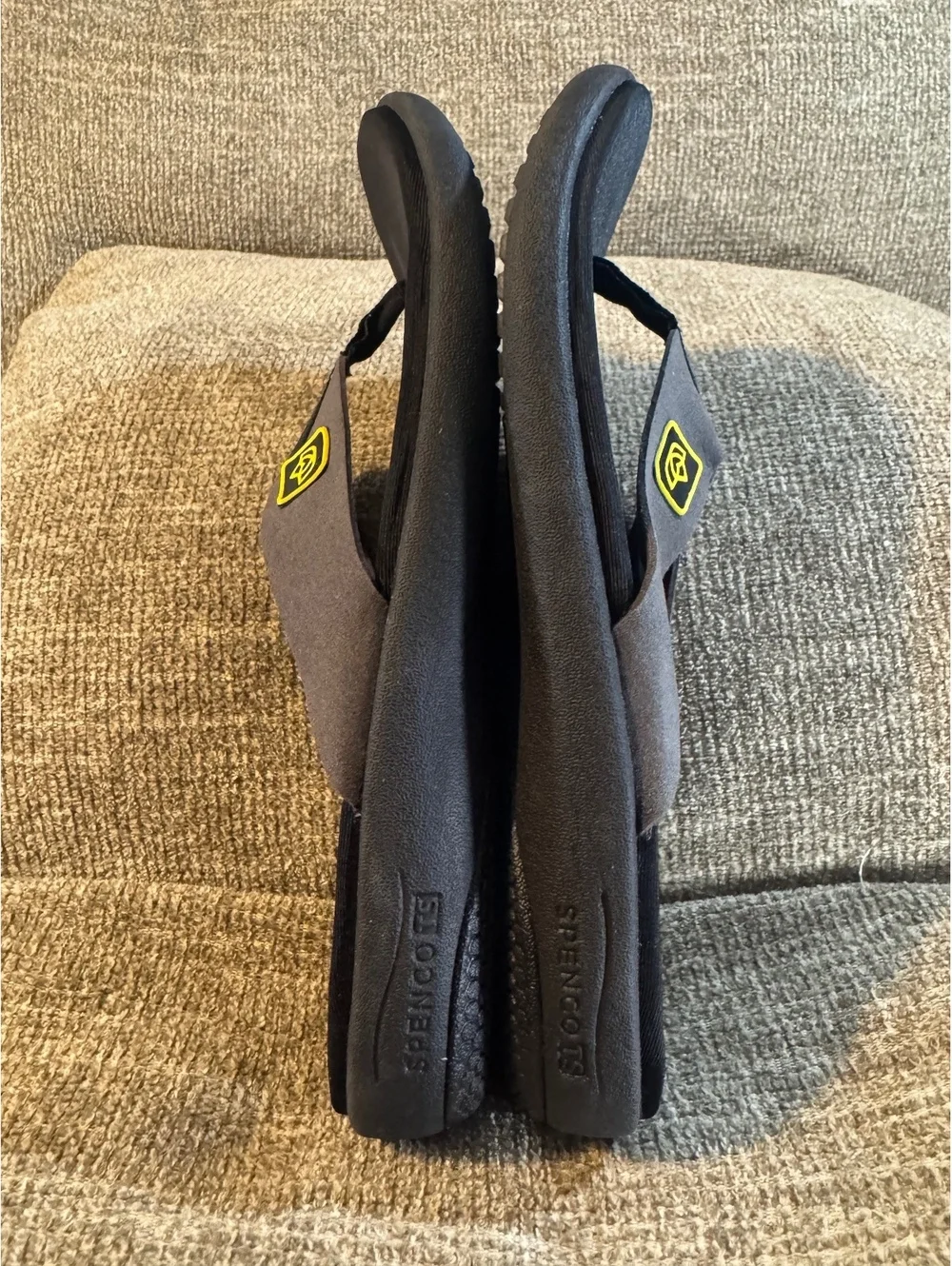 Spenco Women's Yumi Plus Orthotic Flip Flops Sandal Size 9 Black / Grey